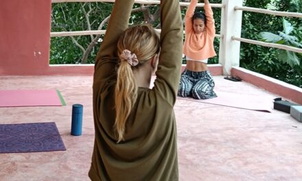 Cómo integrar tantra yoga diariamente sin forzar tu práctica
