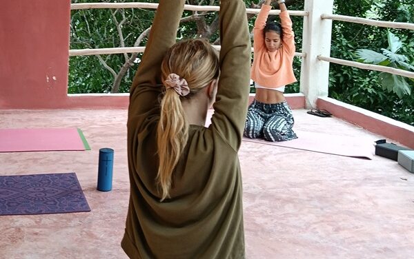 Cómo integrar tantra yoga diariamente sin forzar tu práctica